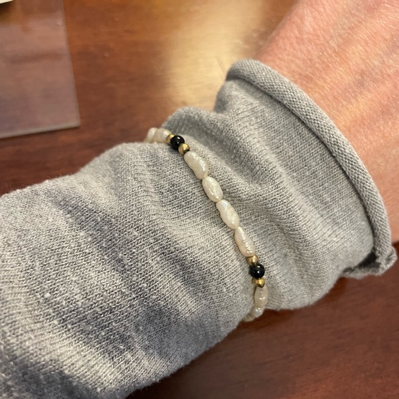 Vintage Natural Freshwater Pearl and Black Onyx Beaded Bracelet.